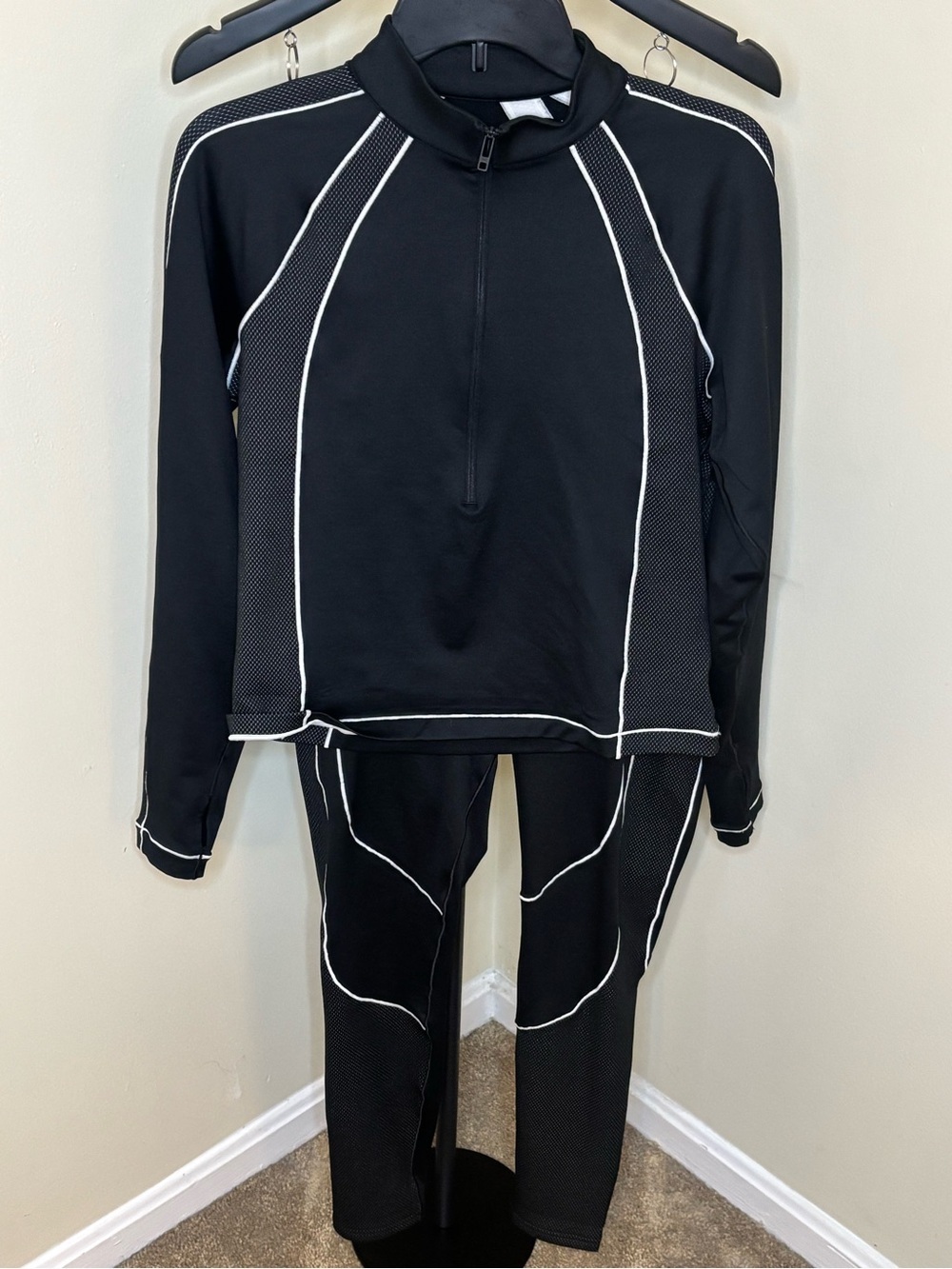 Under Armour Black Activewear Set 1/2 Zip Top & Piping Leggings - Picture 2 of 8